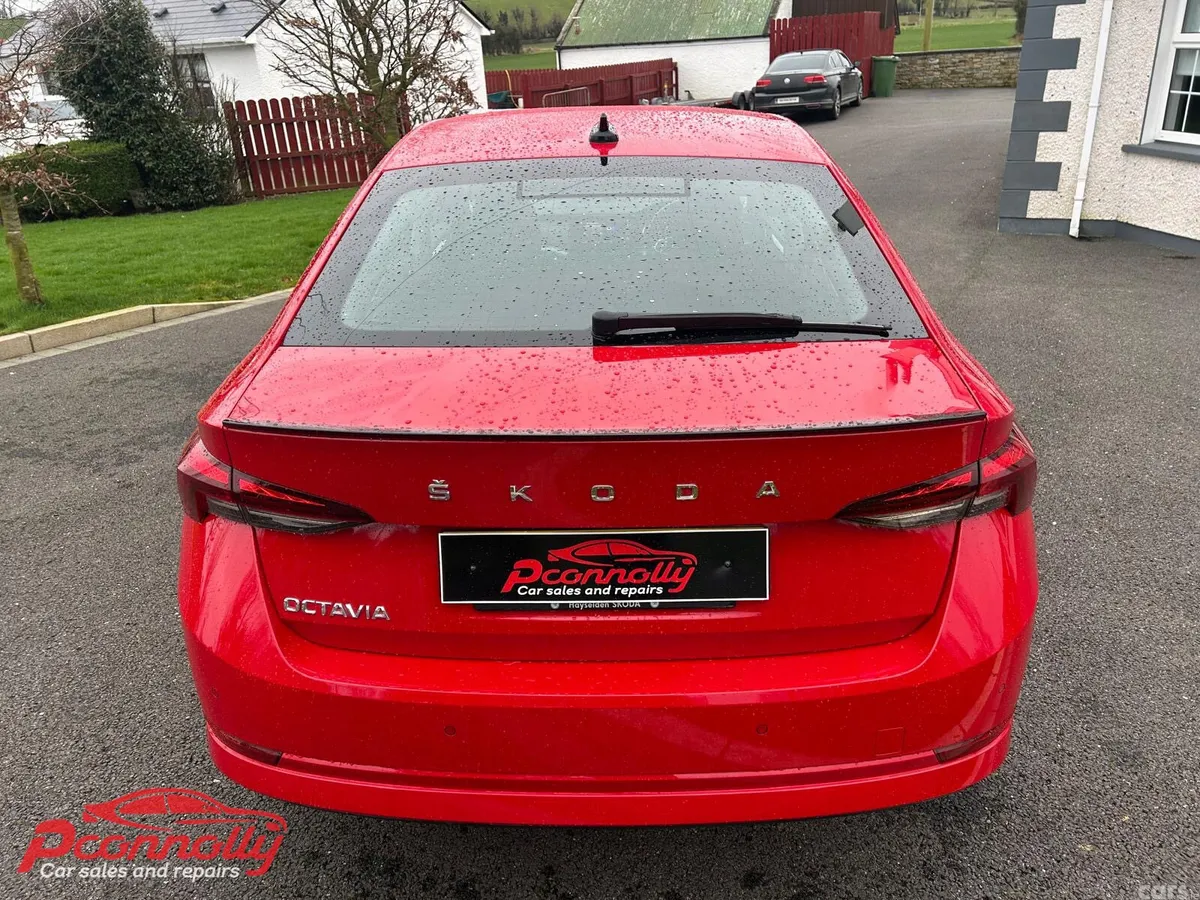 Skoda Octavia Hatchback, Diesel, 2022, Red