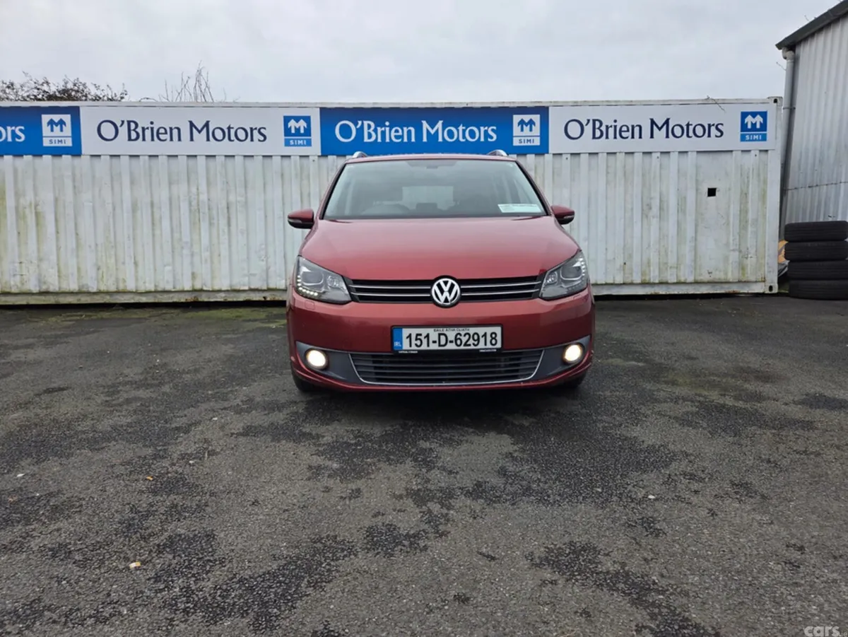 Volkswagen Touran MPV, Petrol, 2015, Red