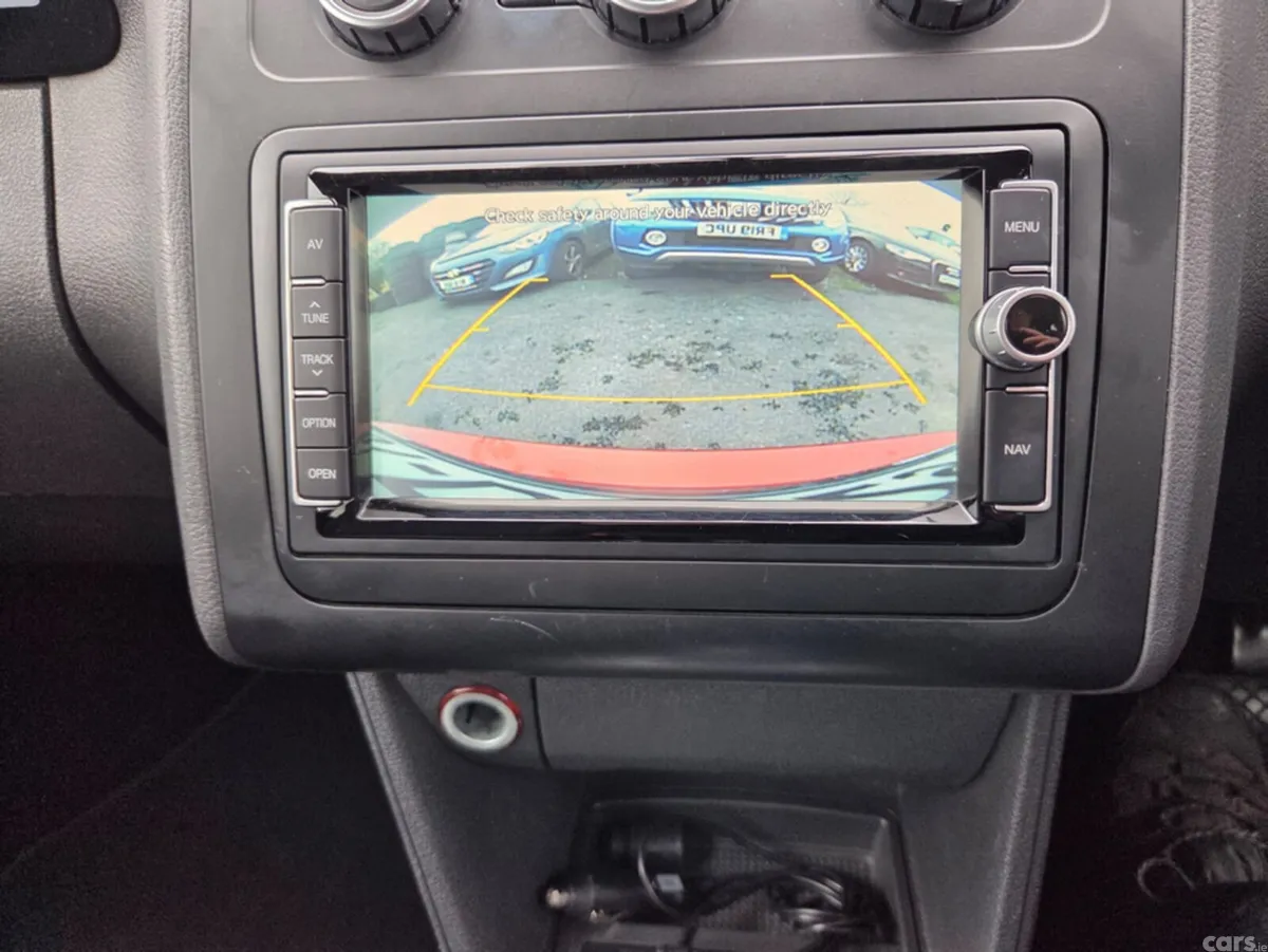 Volkswagen Touran MPV, Petrol, 2015, Red