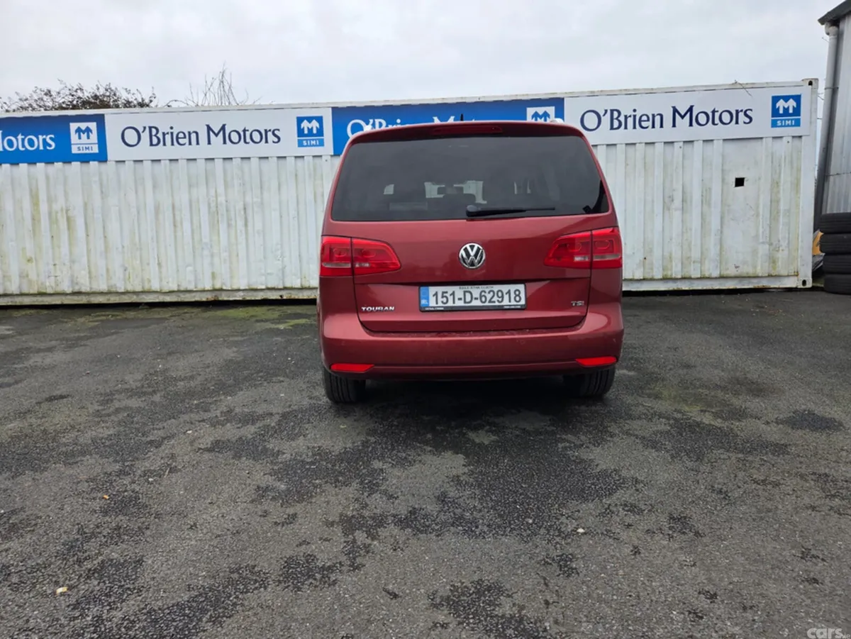 Volkswagen Touran MPV, Petrol, 2015, Red