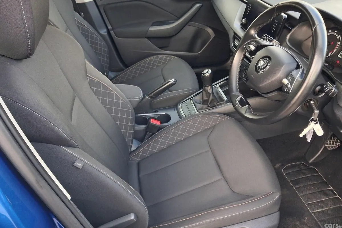 Skoda Kamiq Hatchback, Petrol, 2022, Blue