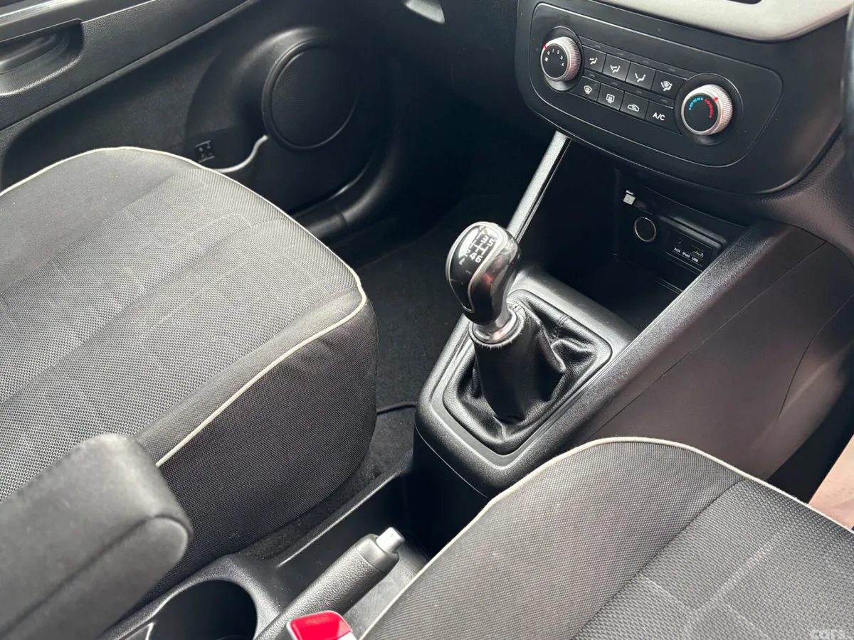 Kia Venga MPV, Diesel, 2016, Silver