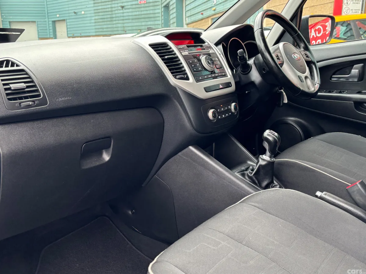 Kia Venga MPV, Diesel, 2016, Silver