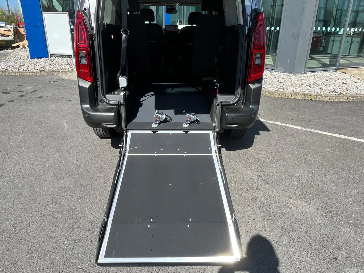 Citroen Berlingo Multispace MPV, Diesel, 2026, Silver