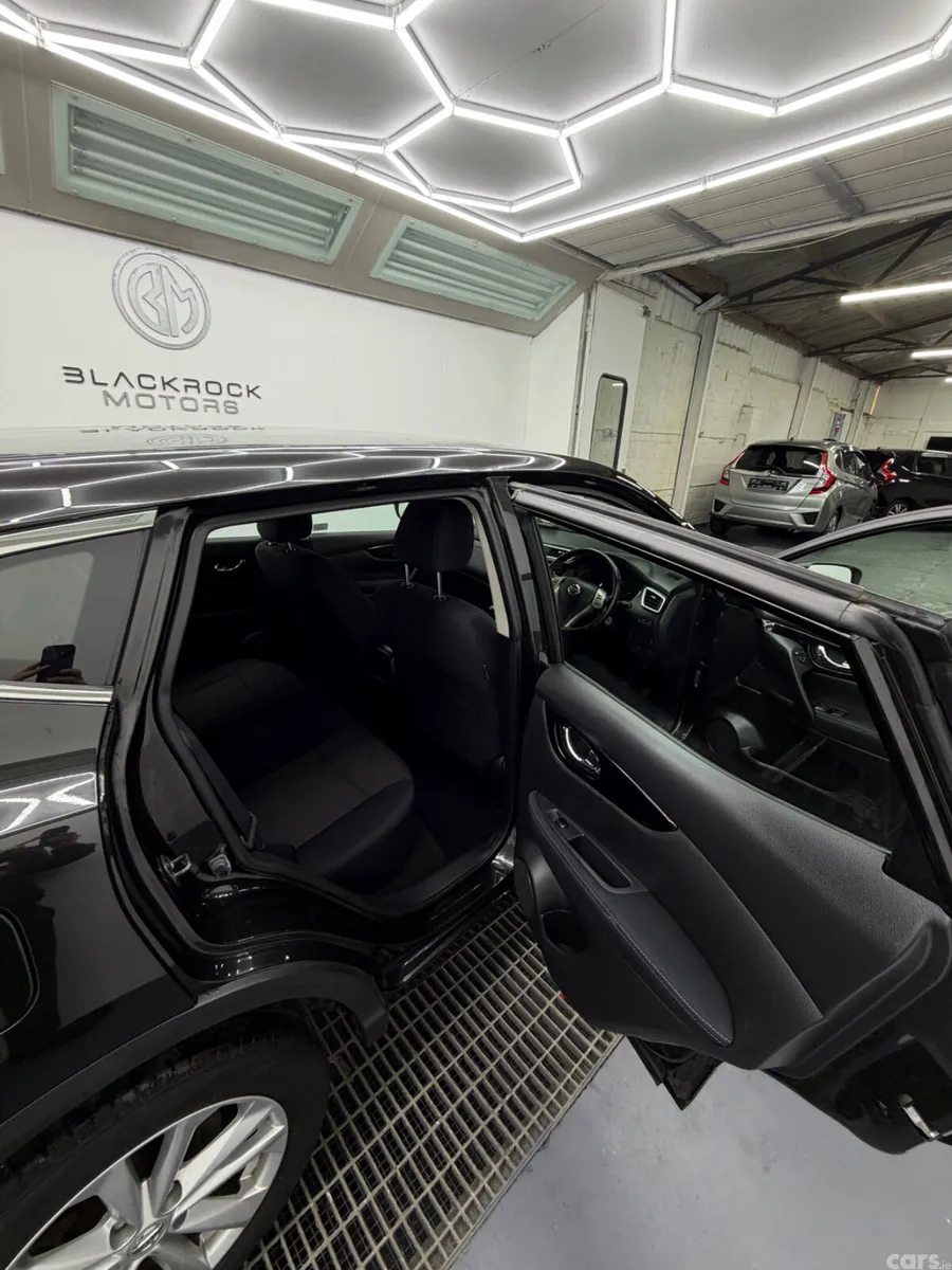 Nissan Qashqai Hatchback, Diesel, 2015, Black