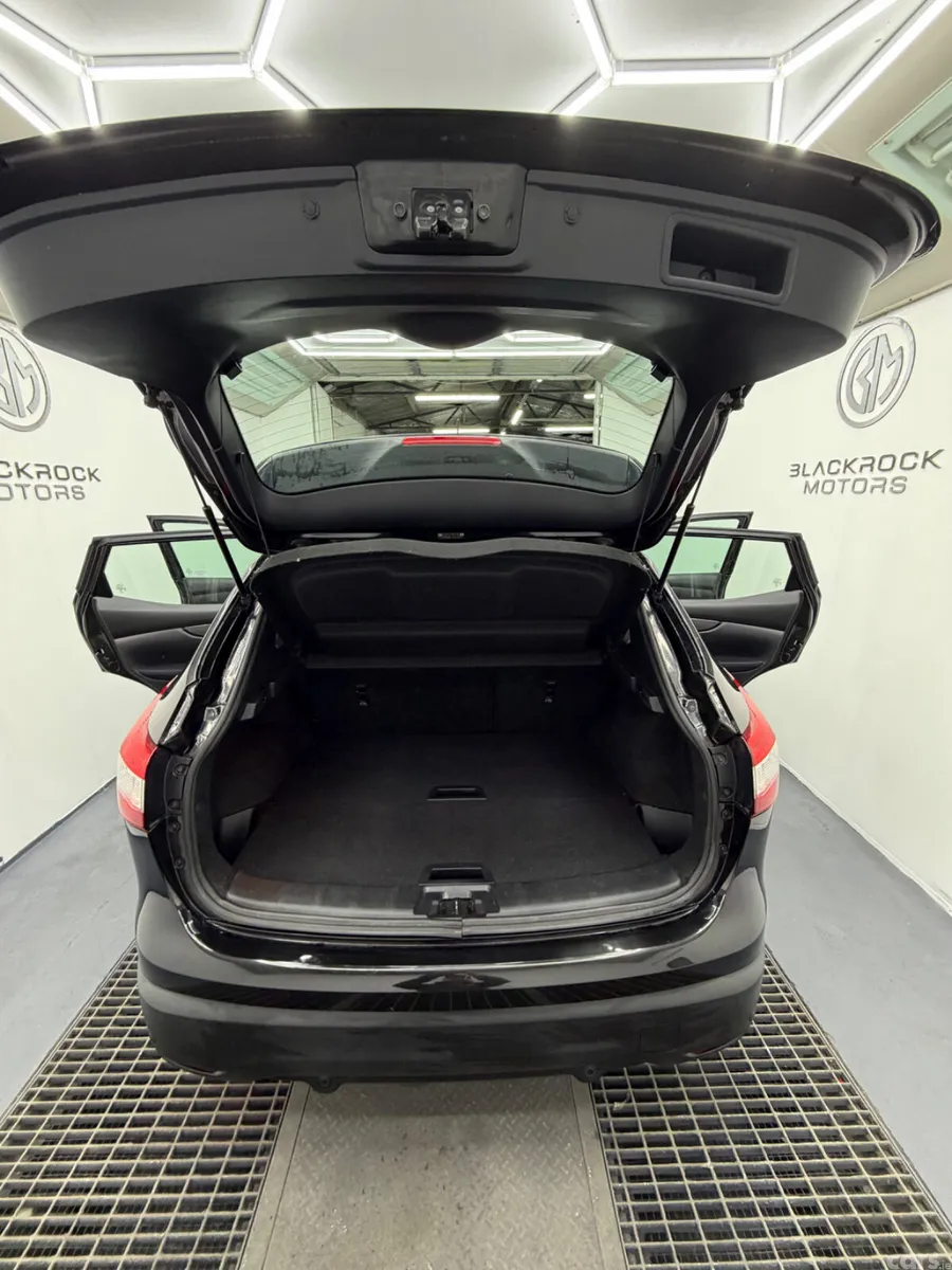 Nissan Qashqai Hatchback, Diesel, 2015, Black
