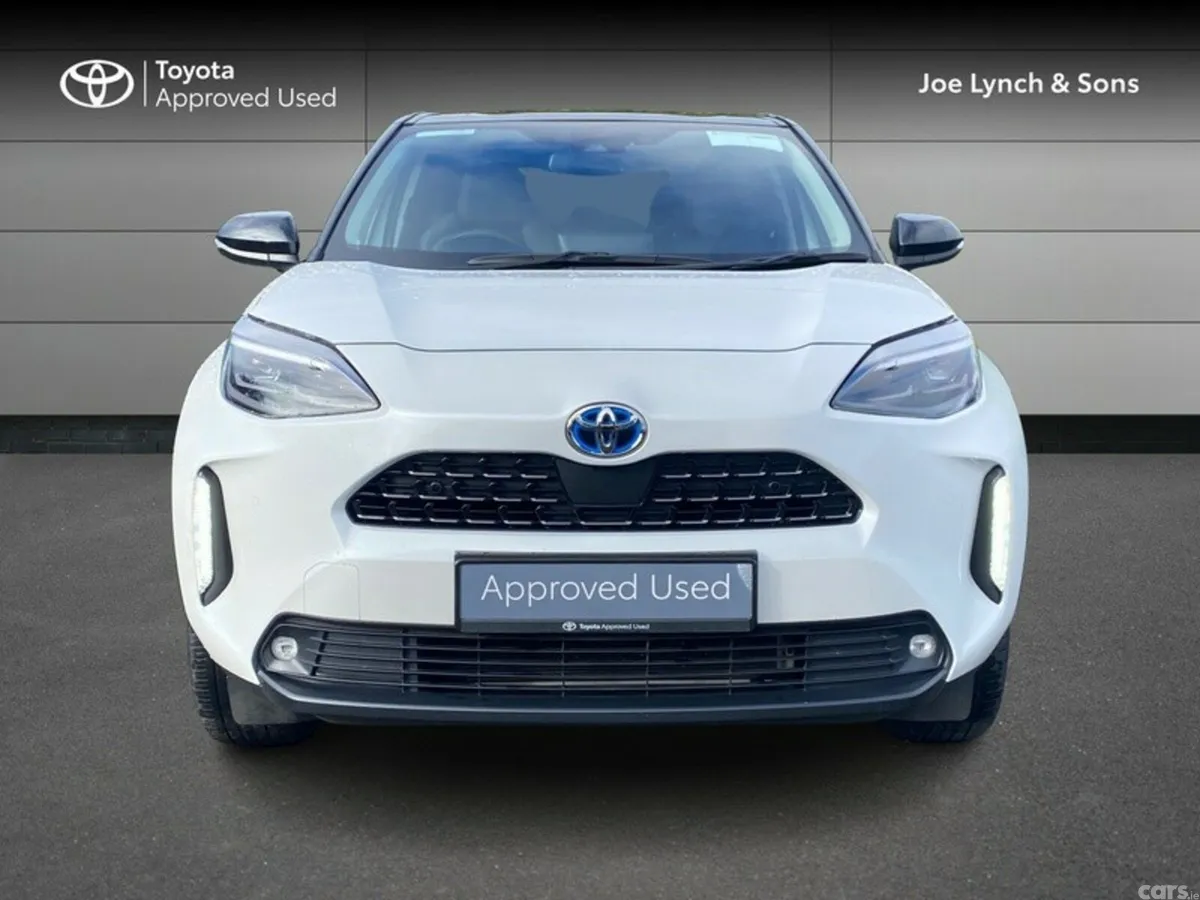 Toyota Yaris Cross Hatchback, Petrol Hybrid, 2024, White