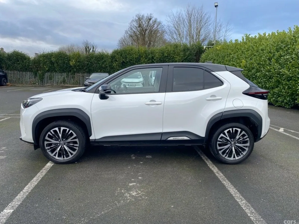 Toyota Yaris Cross Hatchback, Petrol Hybrid, 2024, White