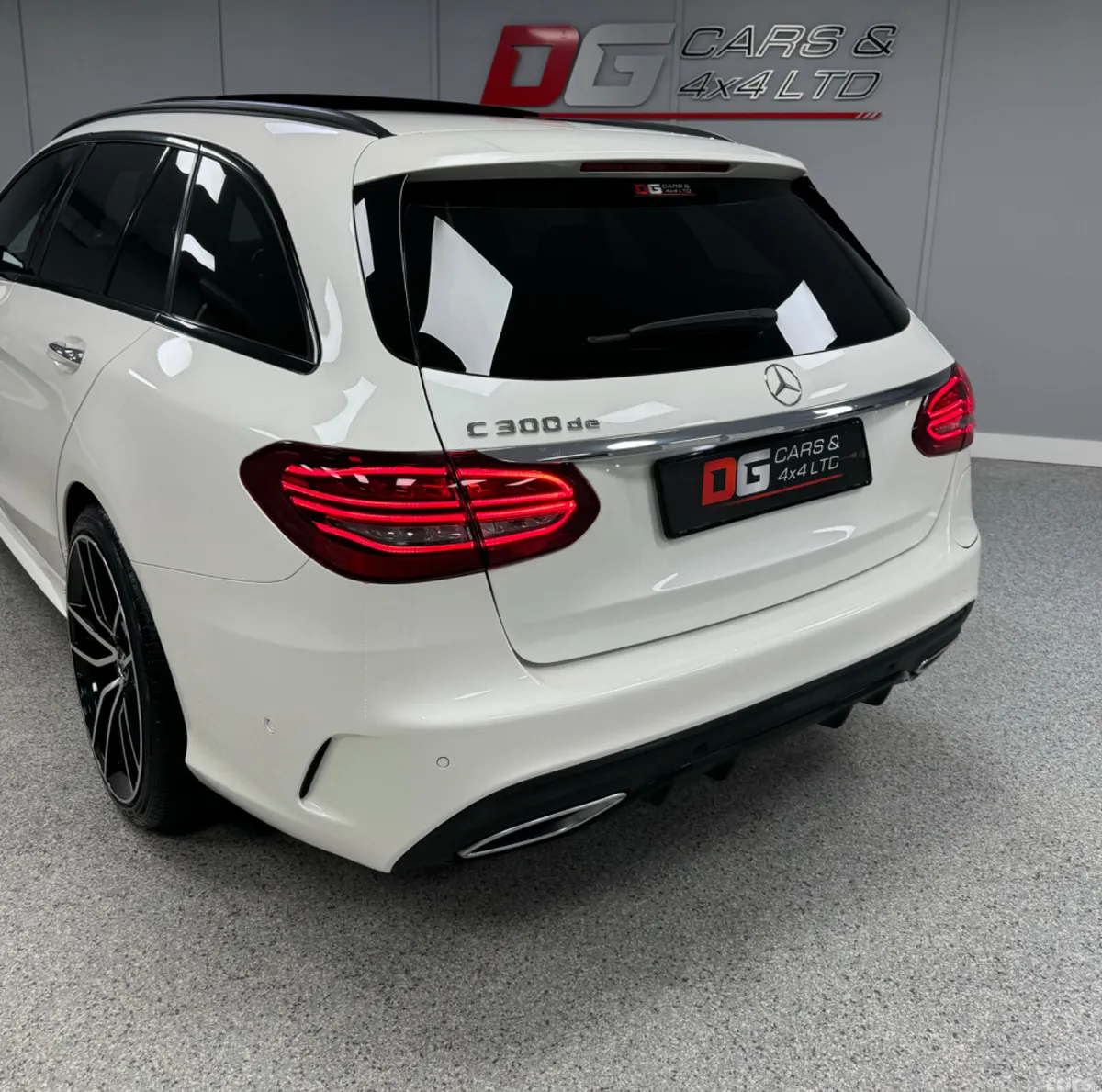Mercedes-Benz 300 Estate, Diesel Hybrid, 2020, White