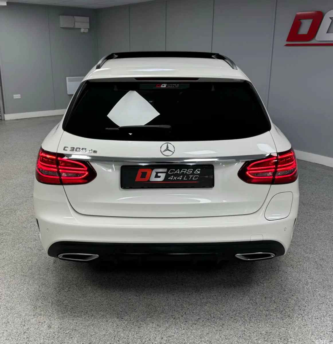 Mercedes-Benz 300 Estate, Diesel Hybrid, 2020, White