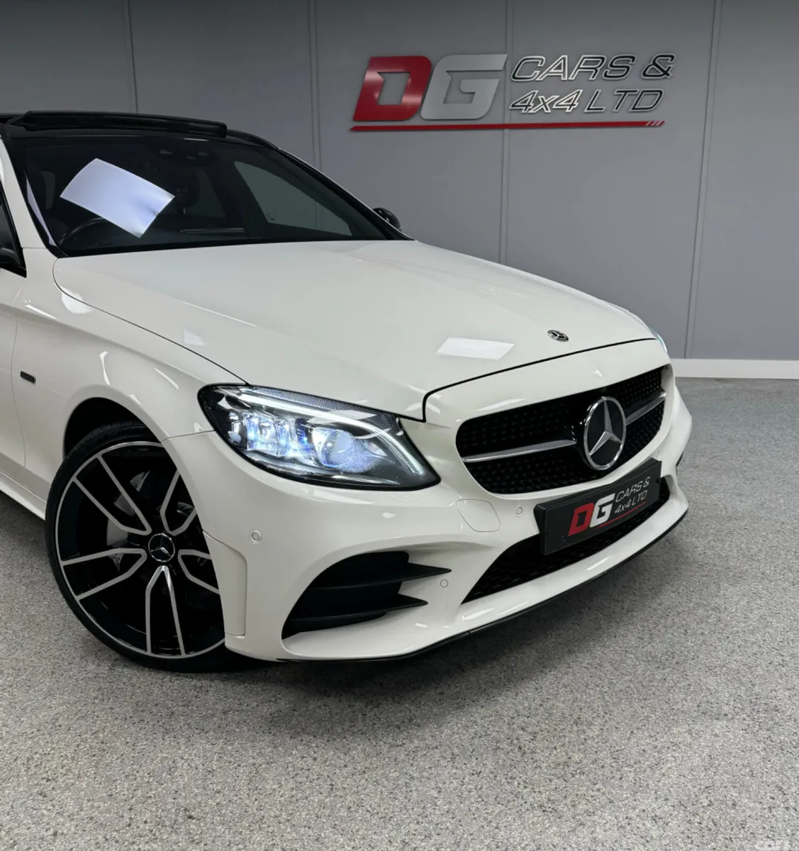 Mercedes-Benz 300 Estate, Diesel Hybrid, 2020, White