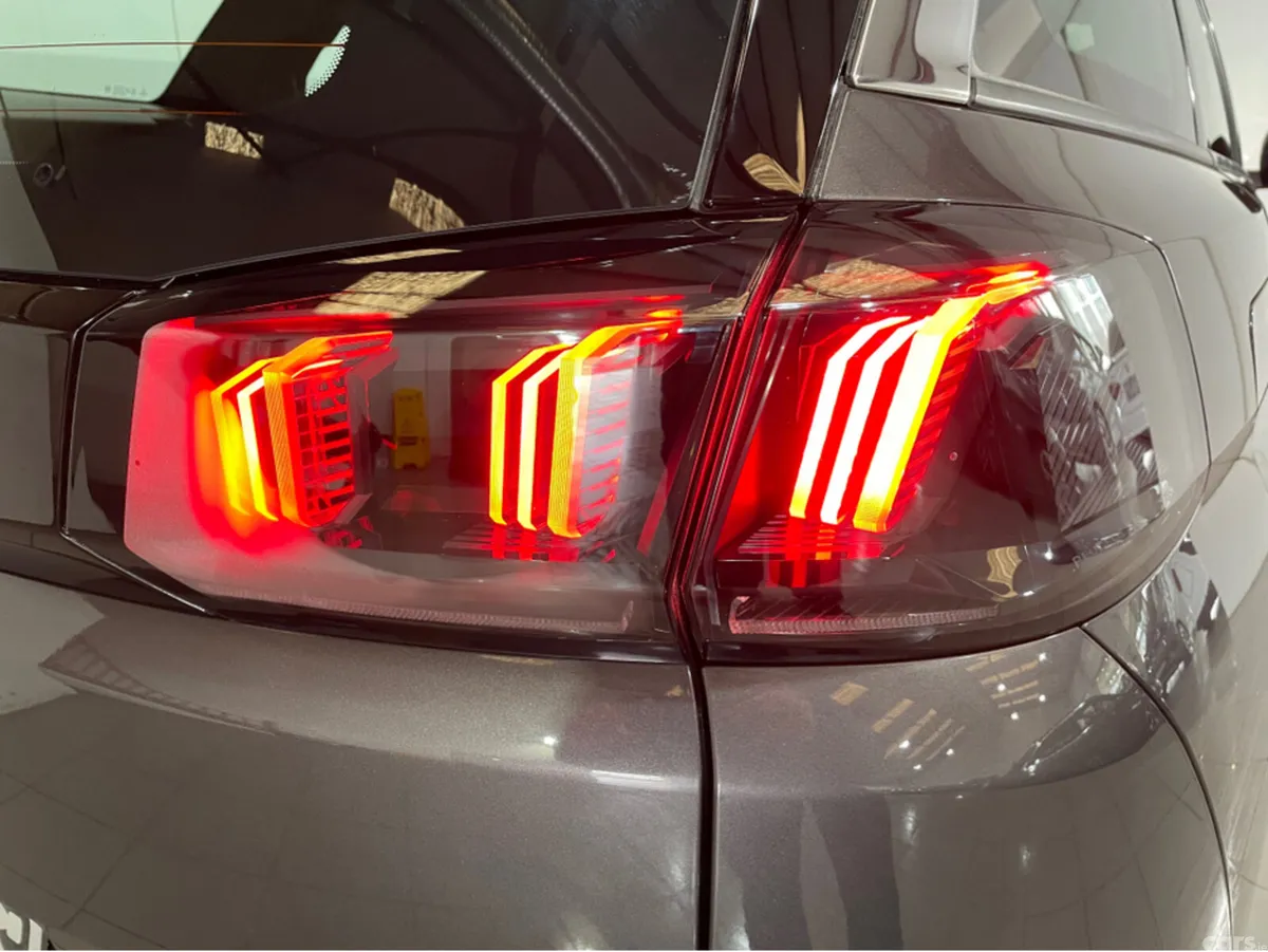 Peugeot 5008 MPV, Diesel, 2022, Grey