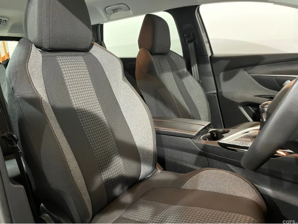Peugeot 5008 MPV, Diesel, 2022, Grey