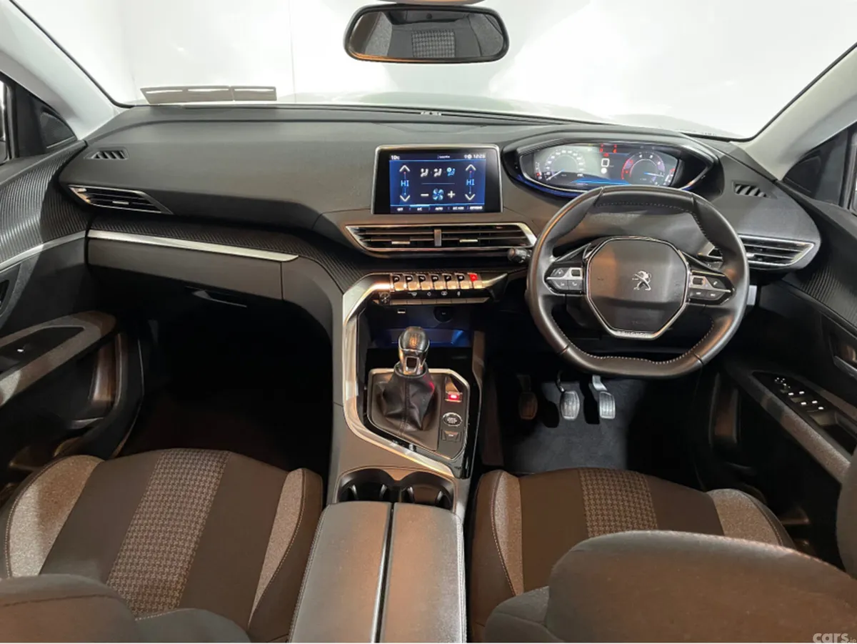 Peugeot 5008 MPV, Diesel, 2022, Grey