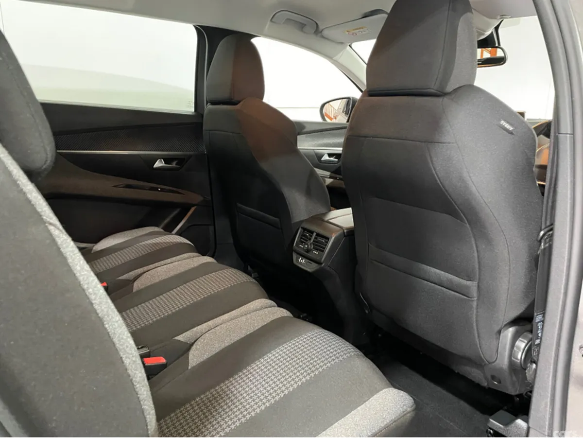 Peugeot 5008 MPV, Diesel, 2022, Grey