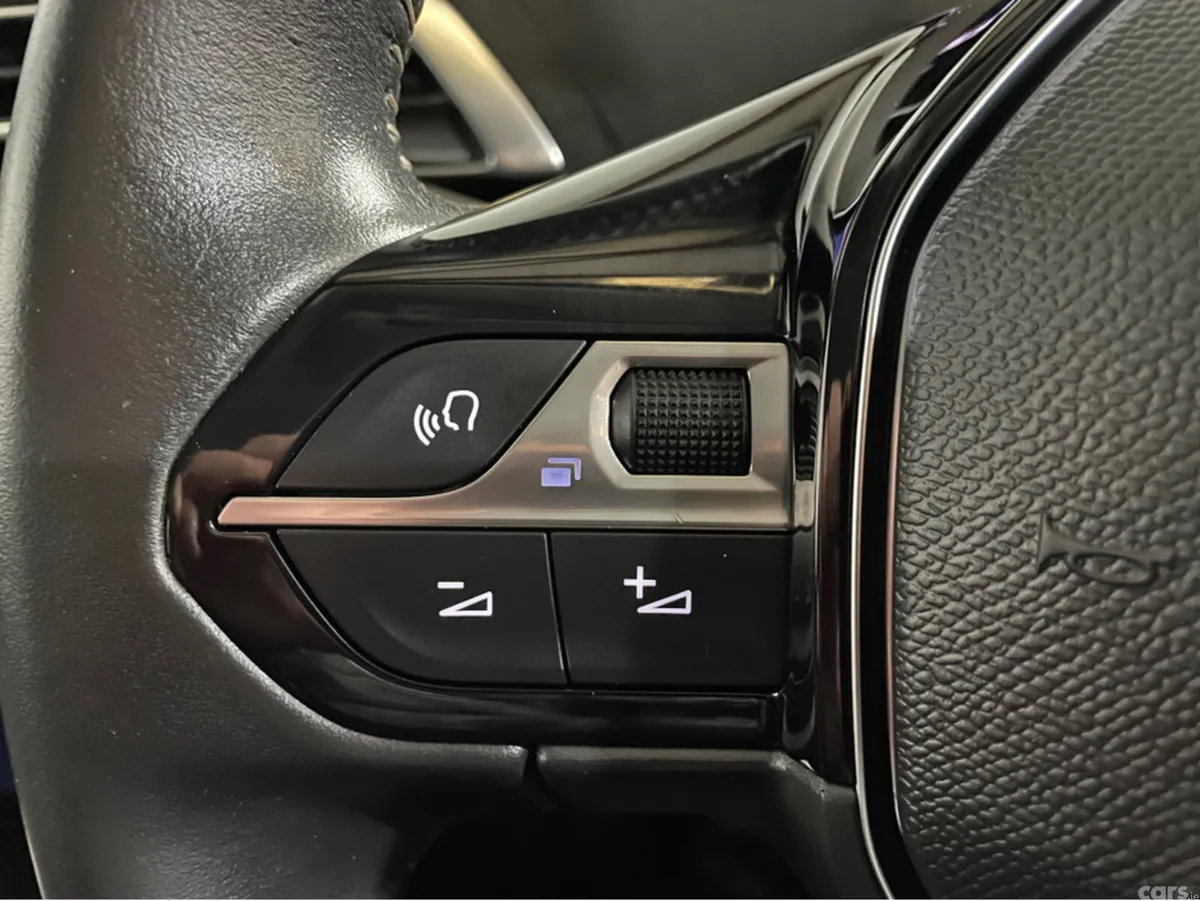 Peugeot 5008 MPV, Diesel, 2022, Grey
