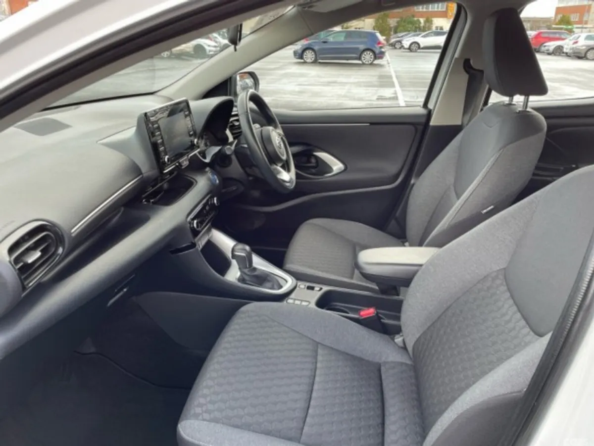 Toyota Yaris Hatchback, Petrol Hybrid, 2023, White