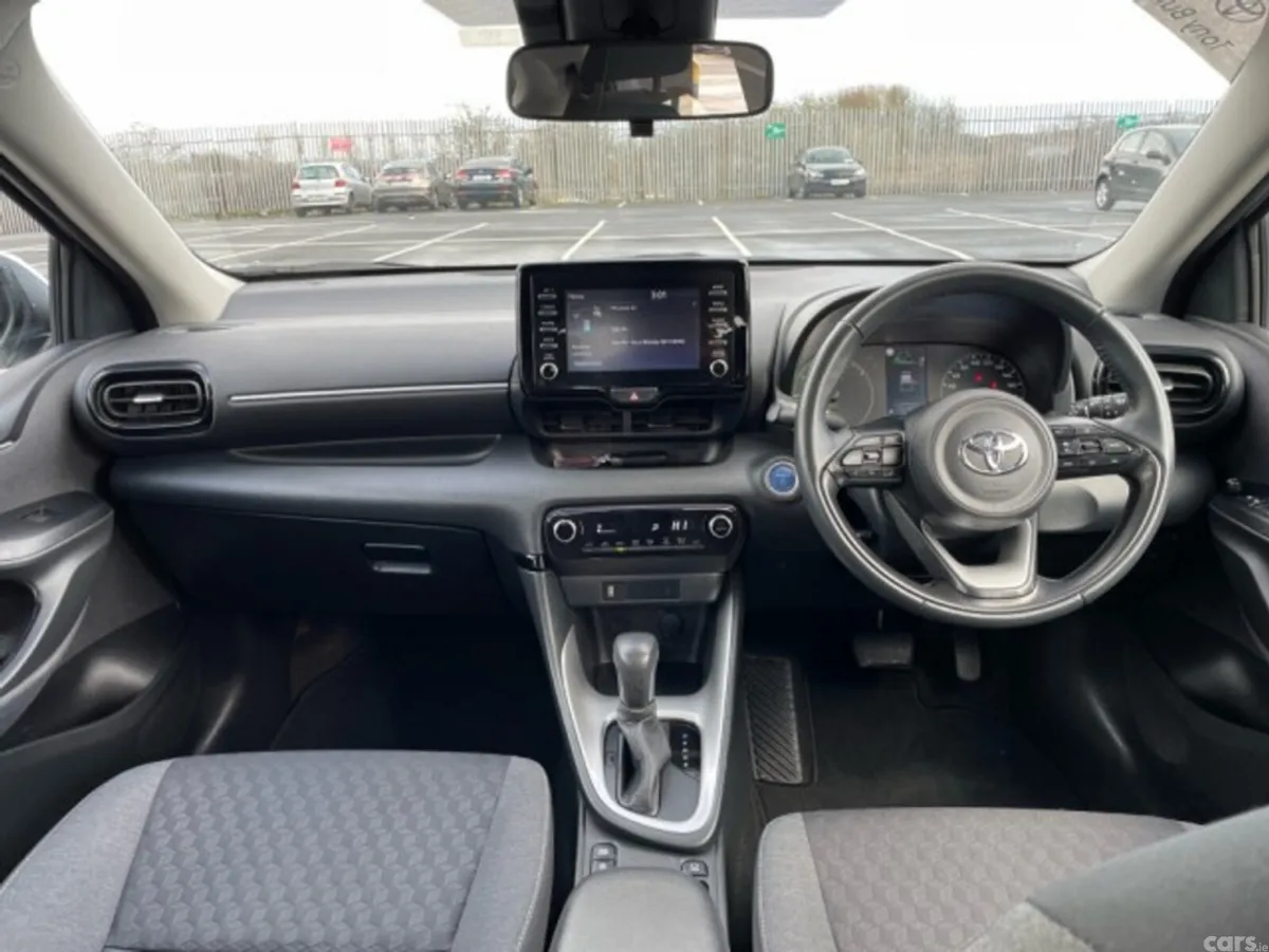 Toyota Yaris Hatchback, Petrol Hybrid, 2023, White