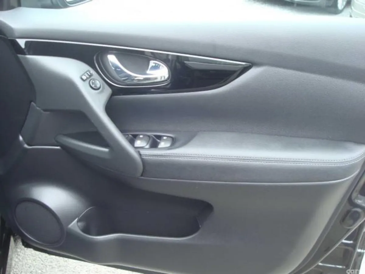 Nissan Qashqai Hatchback, Petrol, 2020, Black