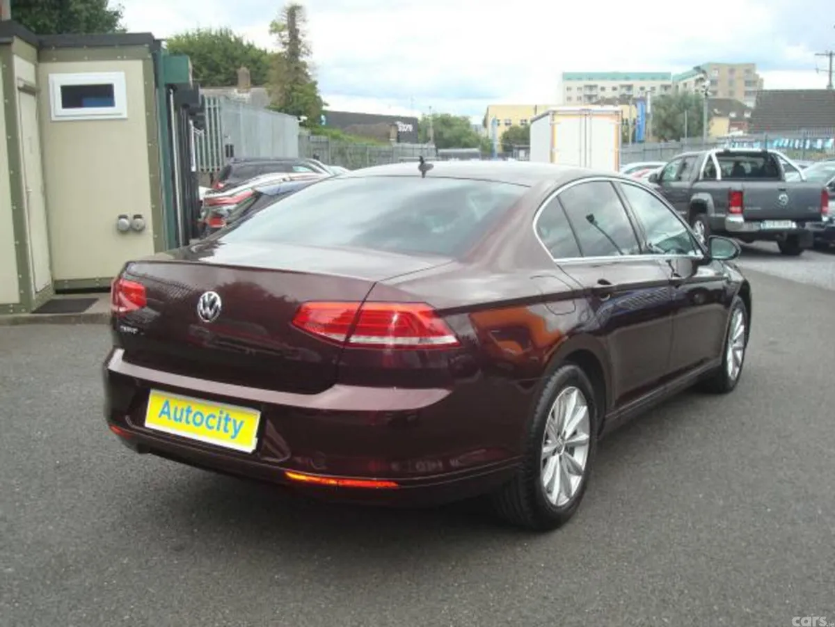 Volkswagen Passat Saloon, Diesel, 2018, Red