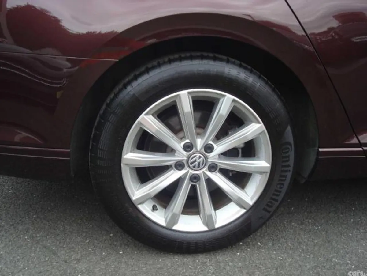 Volkswagen Passat Saloon, Diesel, 2018, Red