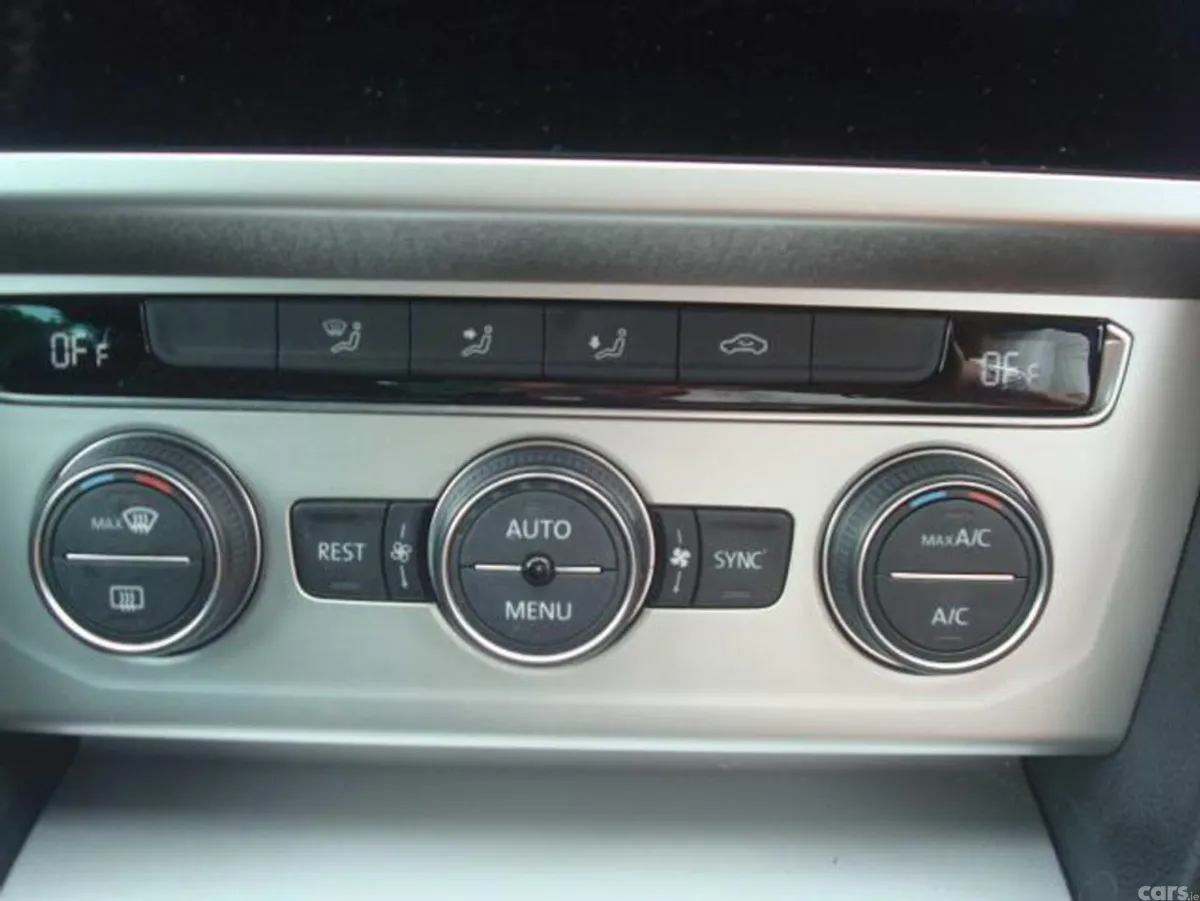 Volkswagen Passat Saloon, Diesel, 2018, Red