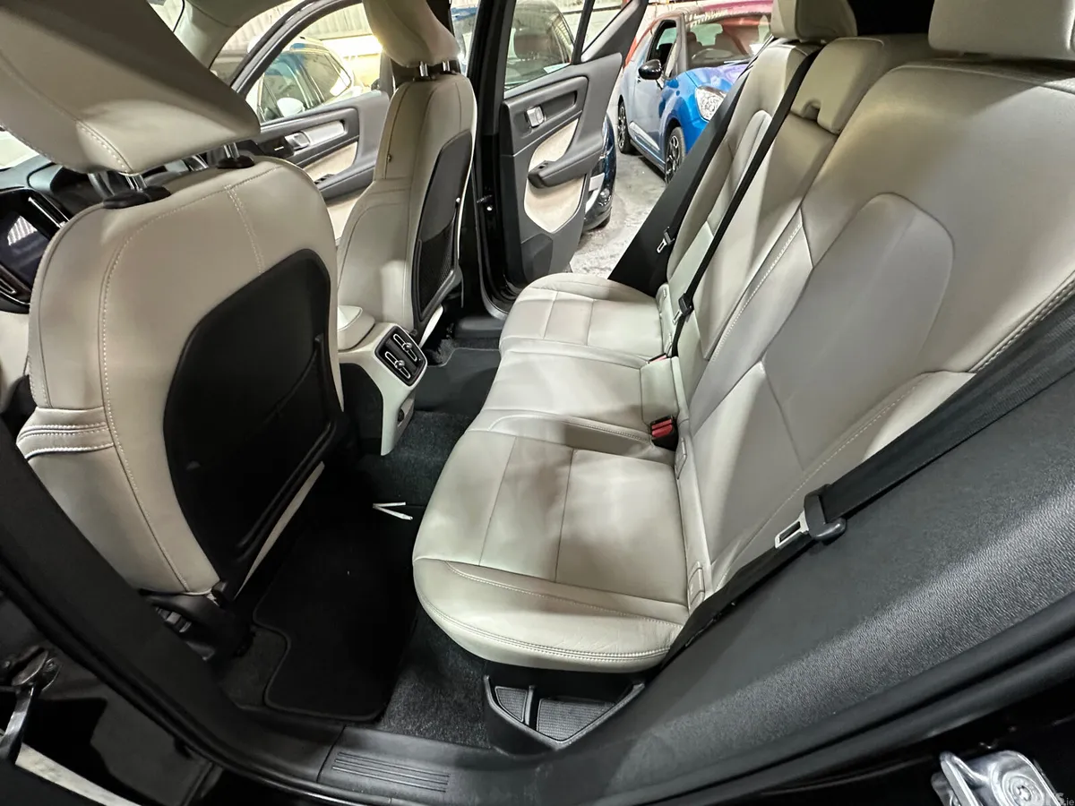 Volvo XC40 Estate/Jeep, Diesel, 2021, Black