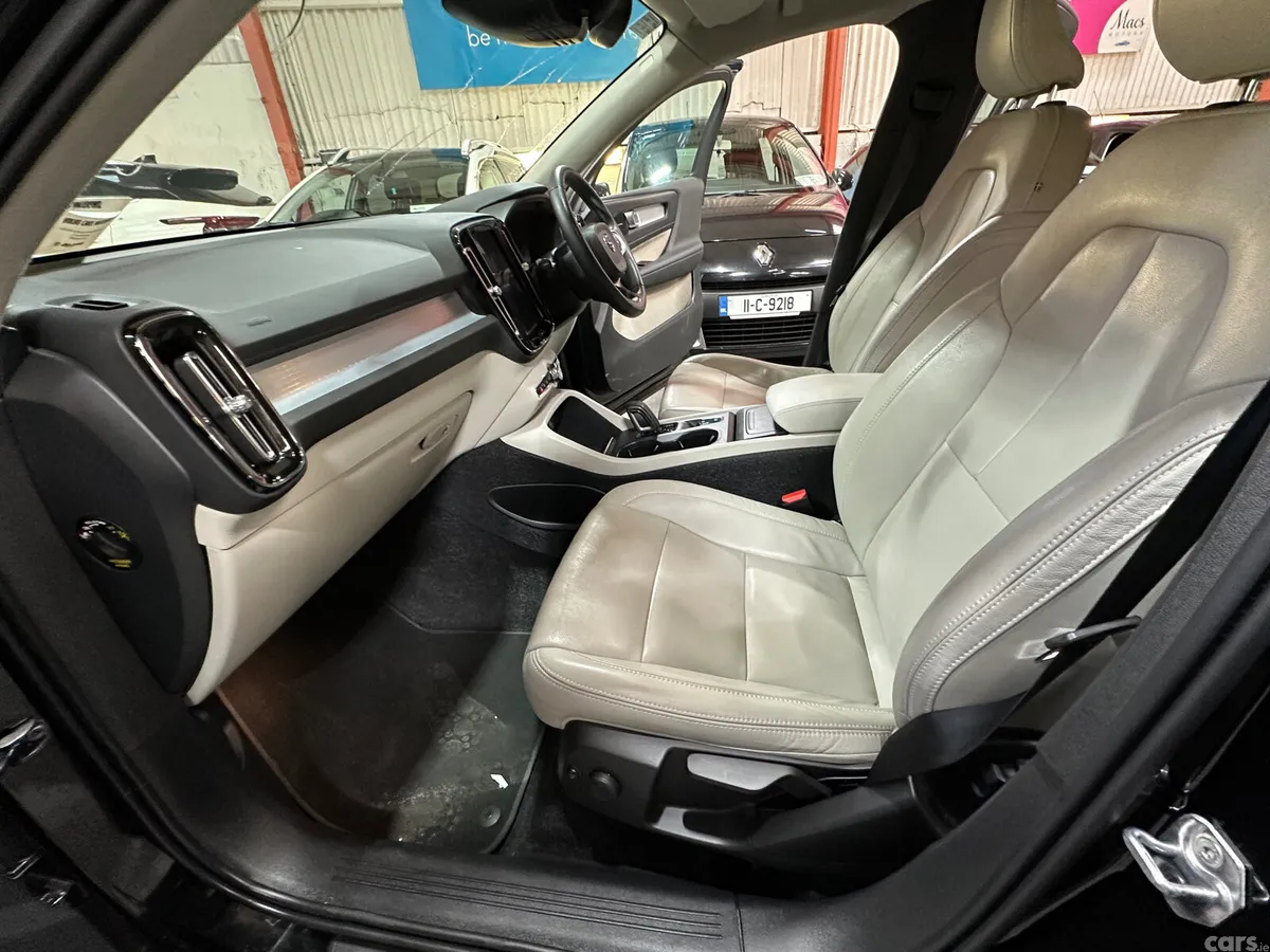 Volvo XC40 Estate/Jeep, Diesel, 2021, Black