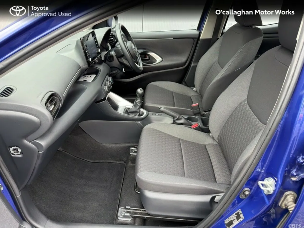 Toyota Yaris Hatchback, Petrol, 2023, Blue
