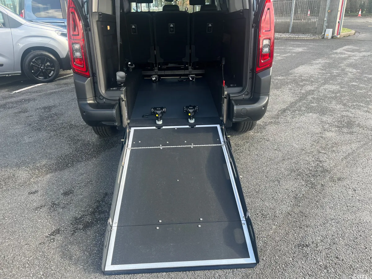 Citroen Berlingo Multispace MPV, Diesel, 2026, Blue