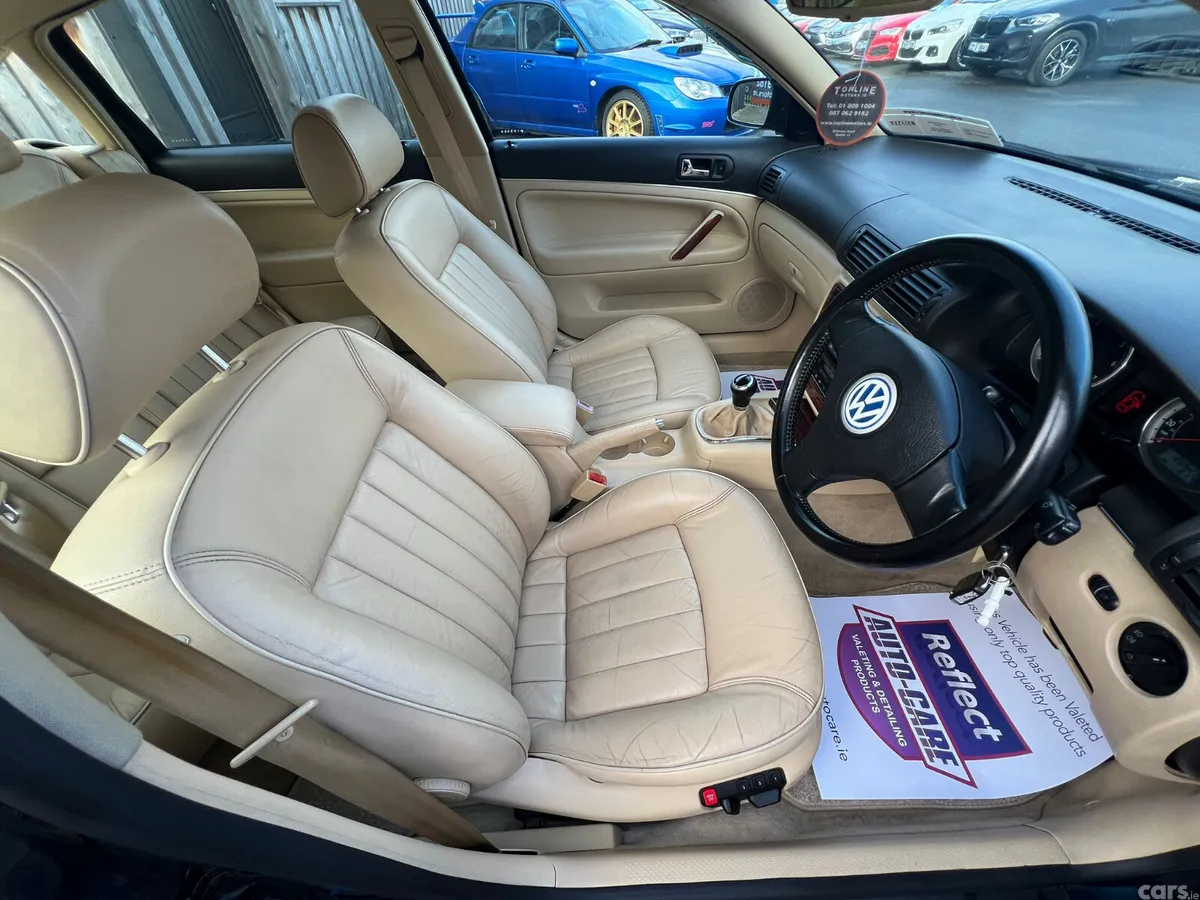 Volkswagen Passat Saloon, Petrol, 2002, Blue