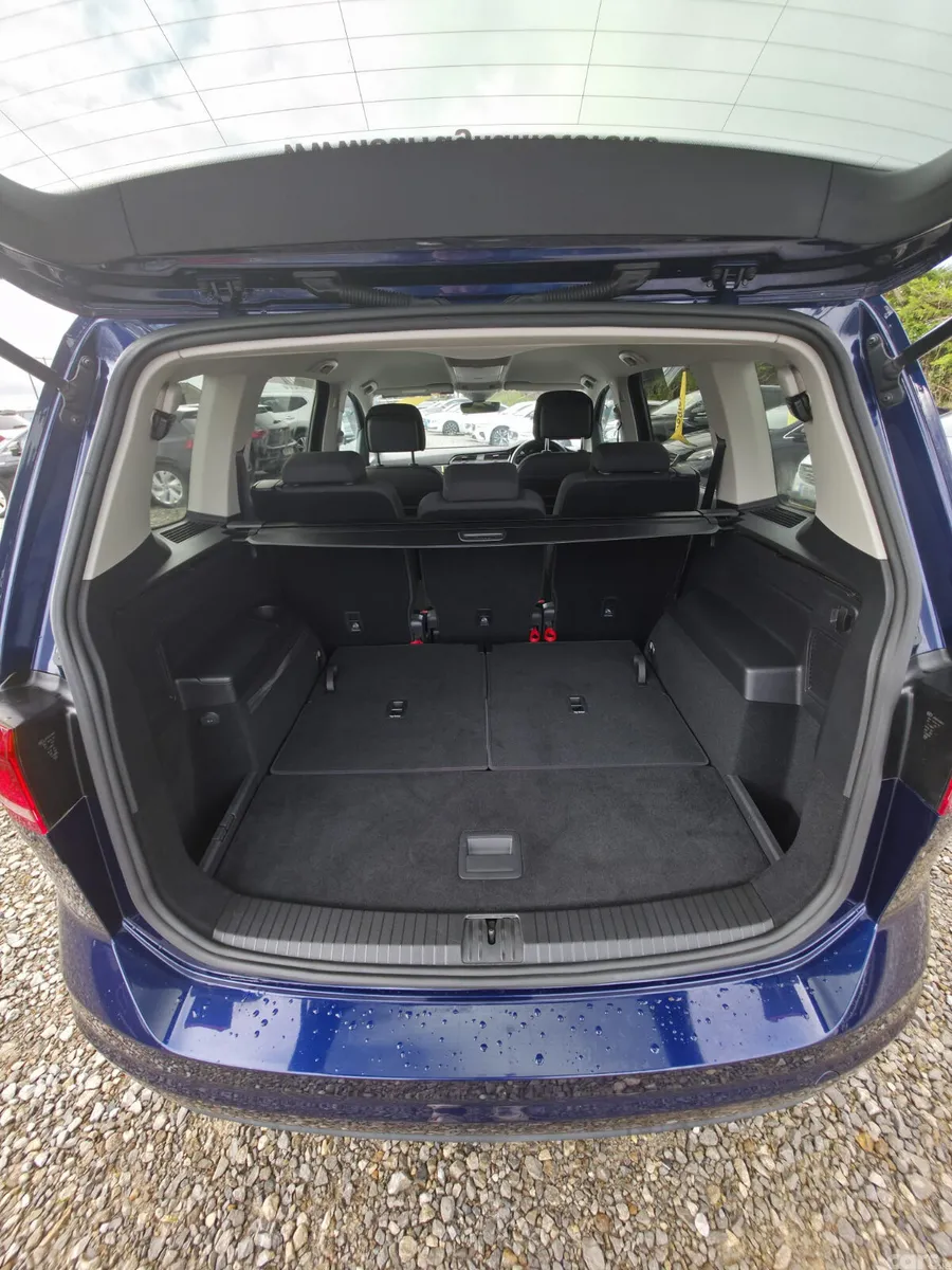 Volkswagen Touran MPV, Petrol, 2019, Blue