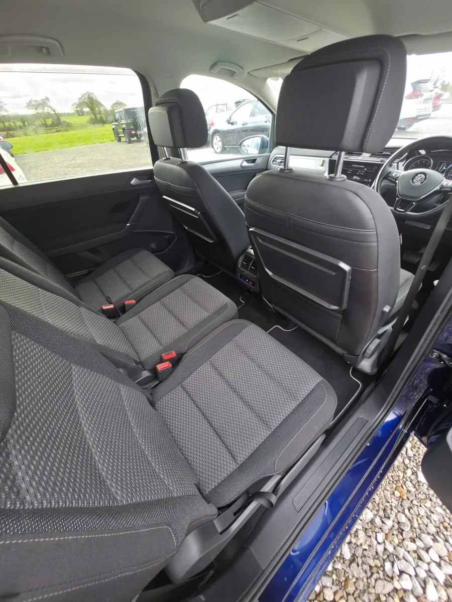 Volkswagen Touran MPV, Petrol, 2019, Blue