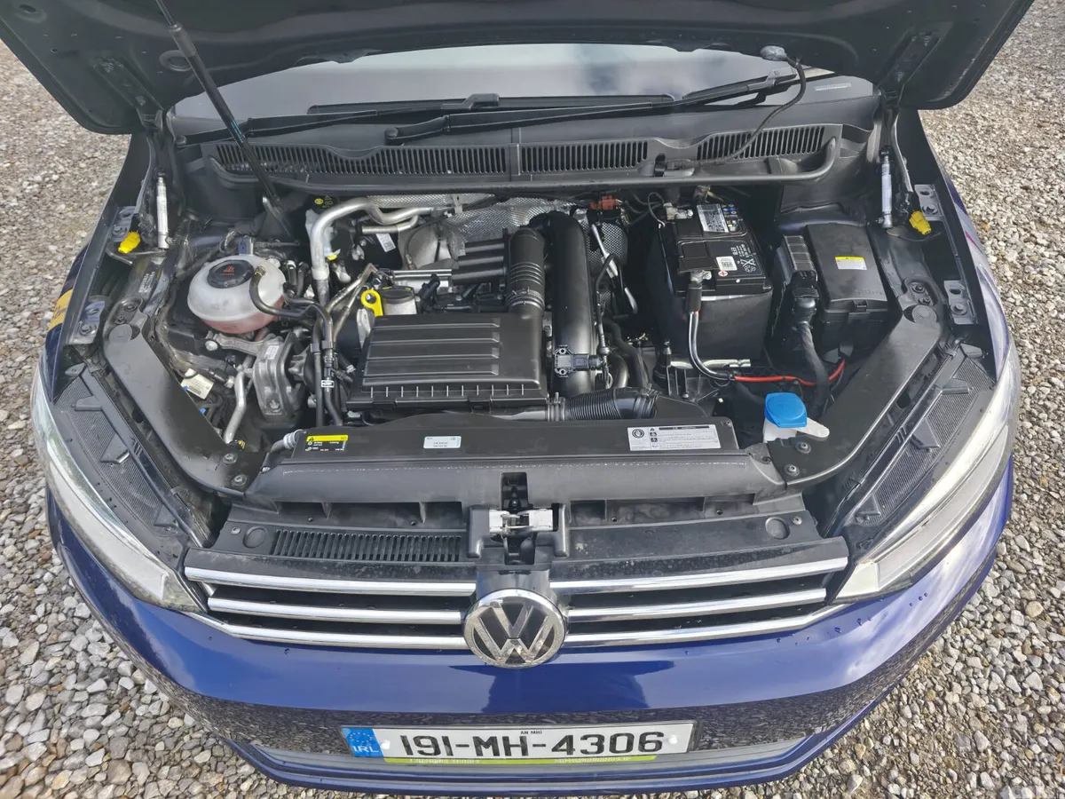Volkswagen Touran MPV, Petrol, 2019, Blue