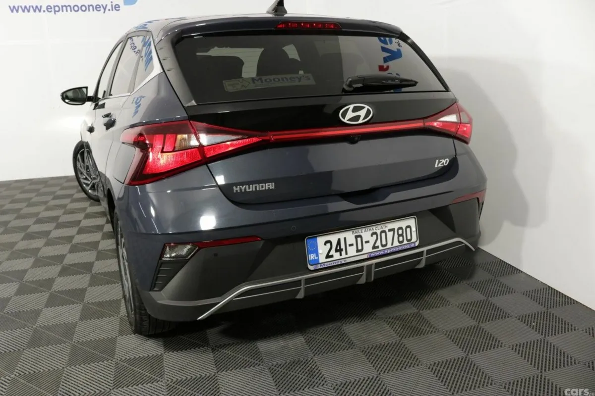 Hyundai i20 Hatchback, Petrol, 2024, Grey