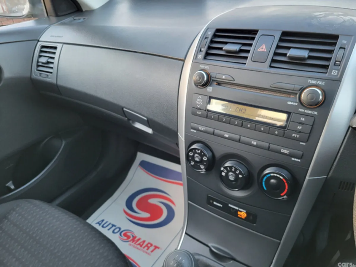 Toyota Corolla Saloon, Petrol, 2010, Silver