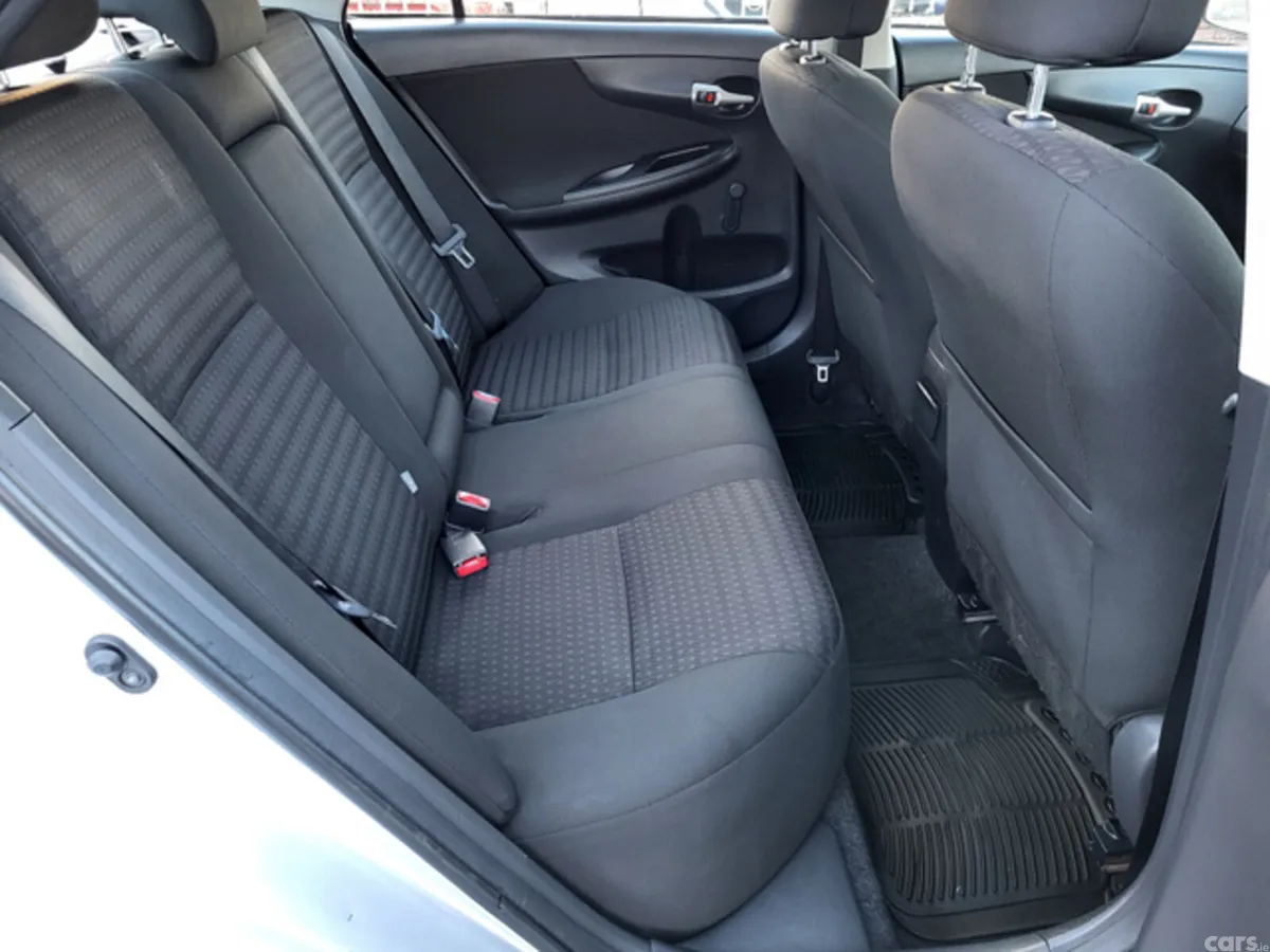 Toyota Corolla Saloon, Petrol, 2010, Silver