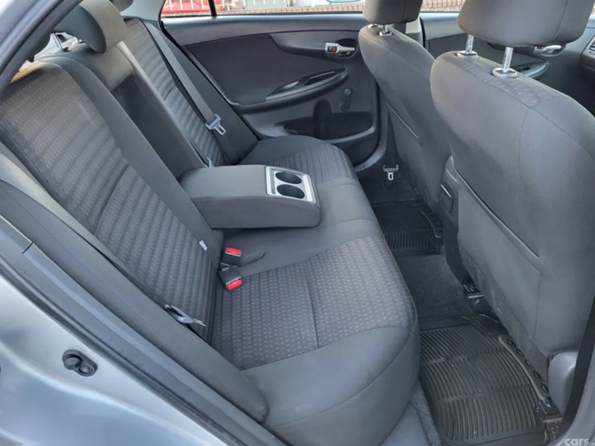 Toyota Corolla Saloon, Petrol, 2010, Silver