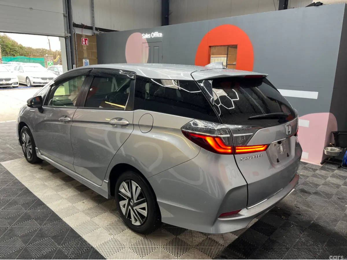 Honda Shuttle MPV, Petrol Hybrid, 2022, Silver