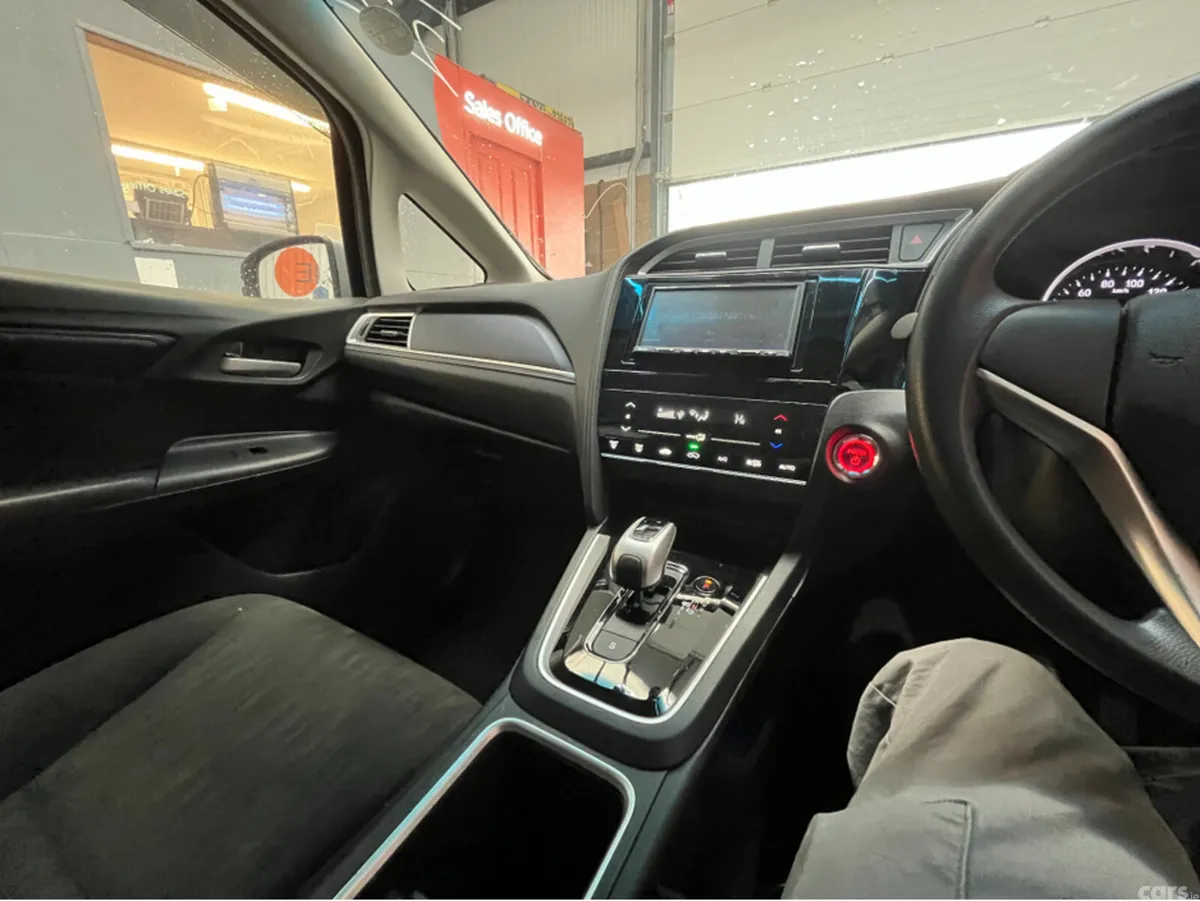 Honda Shuttle MPV, Petrol Hybrid, 2022, Silver