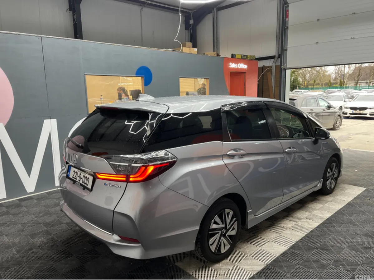 Honda Shuttle MPV, Petrol Hybrid, 2022, Silver