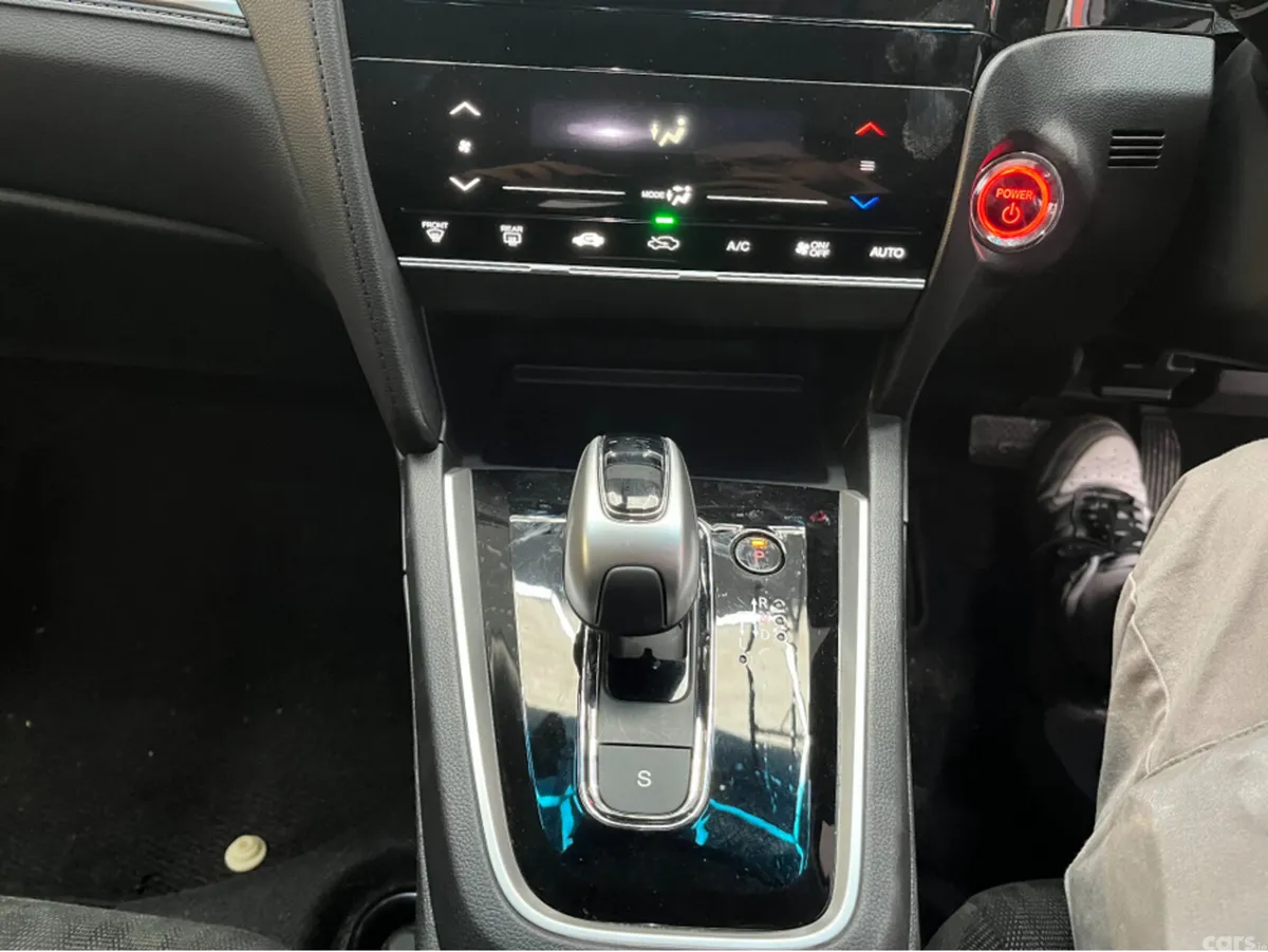 Honda Shuttle MPV, Petrol Hybrid, 2022, Silver
