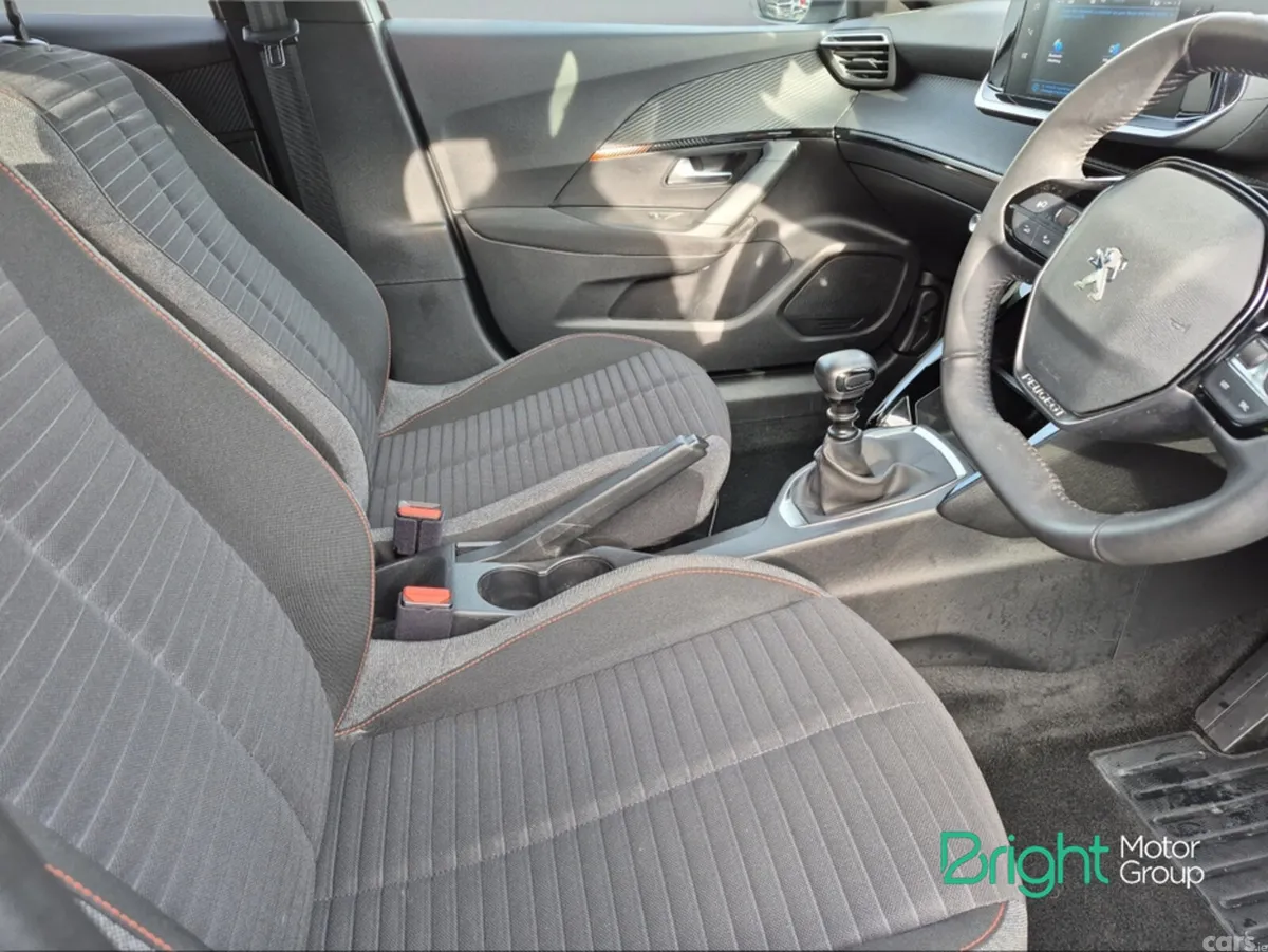 Peugeot 2008 MPV, Petrol, 2023, White