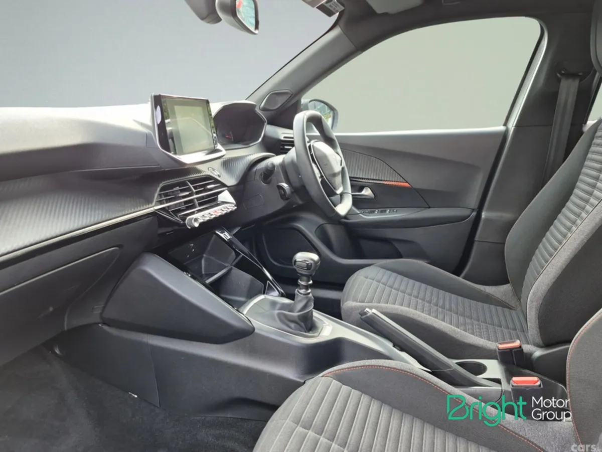 Peugeot 2008 MPV, Petrol, 2023, White