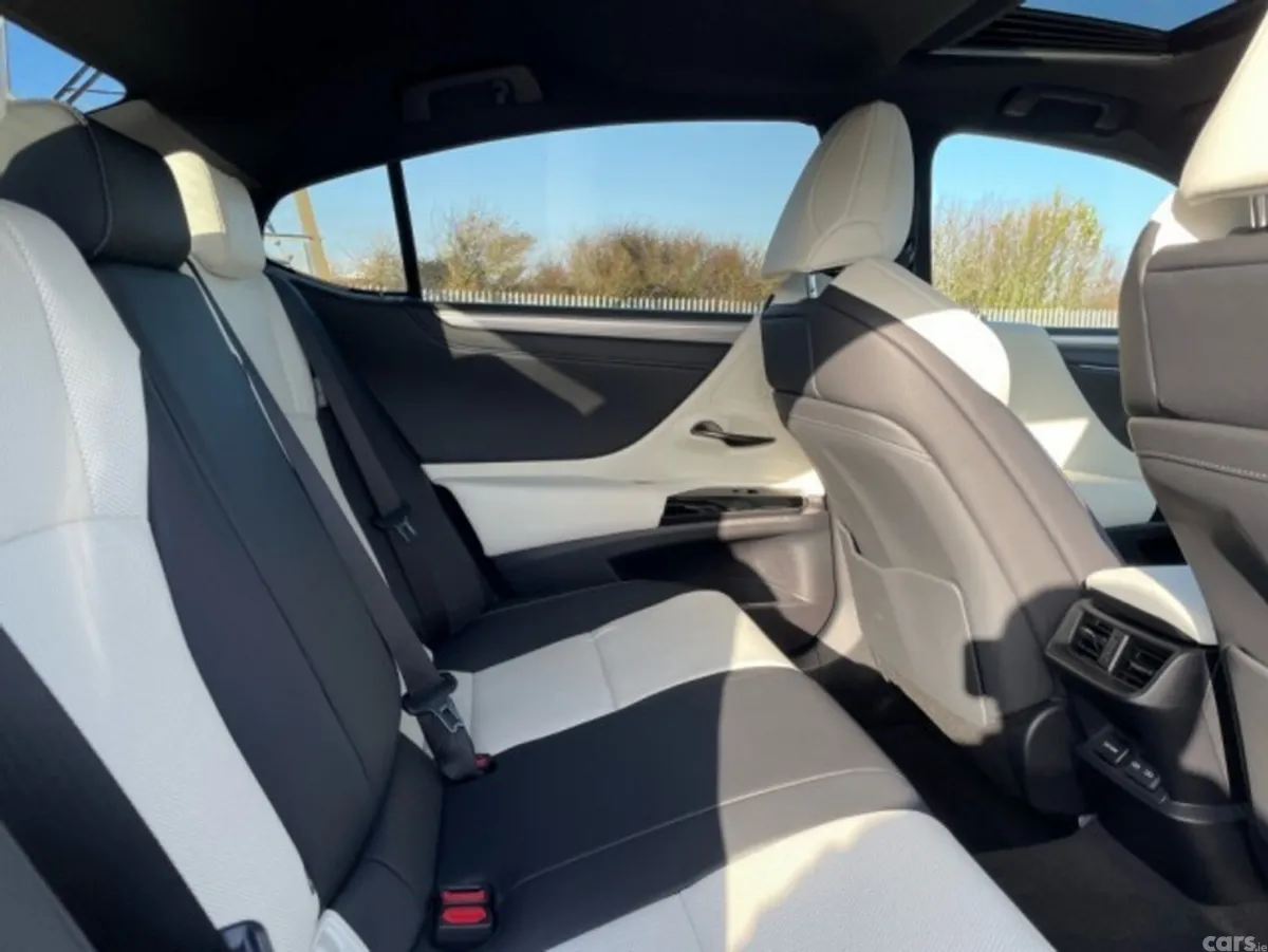 Lexus ES Saloon, Petrol Hybrid, 2024, Black