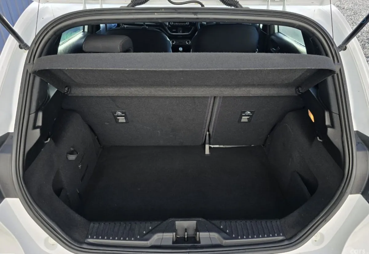 Ford Fiesta Hatchback, Petrol, 2018, White