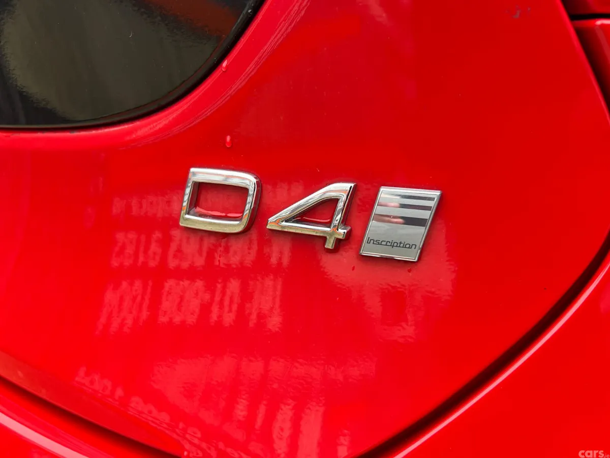 Volvo V40 Hatchback, Diesel, 2019, Red