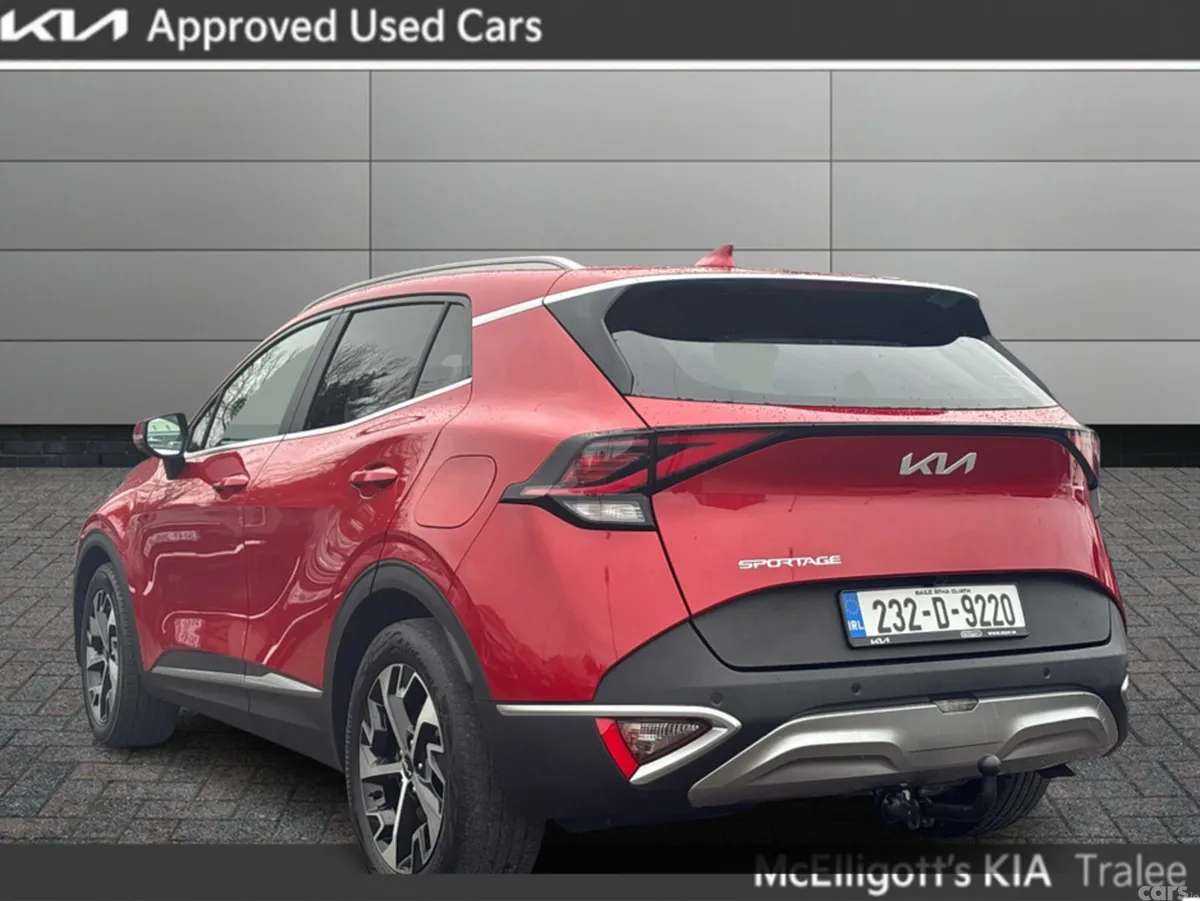 Kia Sportage MPV, Diesel Hybrid, 2023, Red