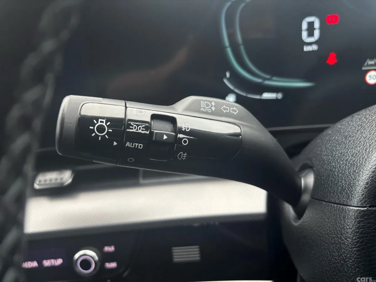 Kia Sportage MPV, Diesel Hybrid, 2023, Red