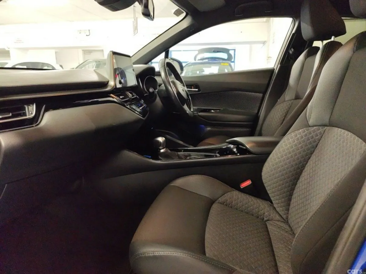 Toyota C-HR SUV, Petrol Hybrid, 2022, Blue